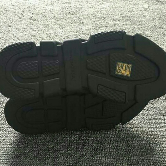 Balenciaga Stretch-Knit High Top Trainers - Picture 2 of 4